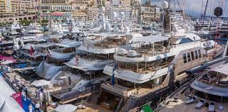 174 new super yachts delivered in 2022.