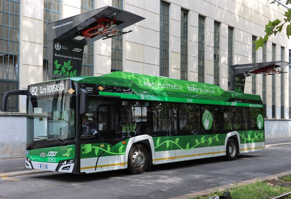 The first minibus for electric transport has was presented at CES 2023