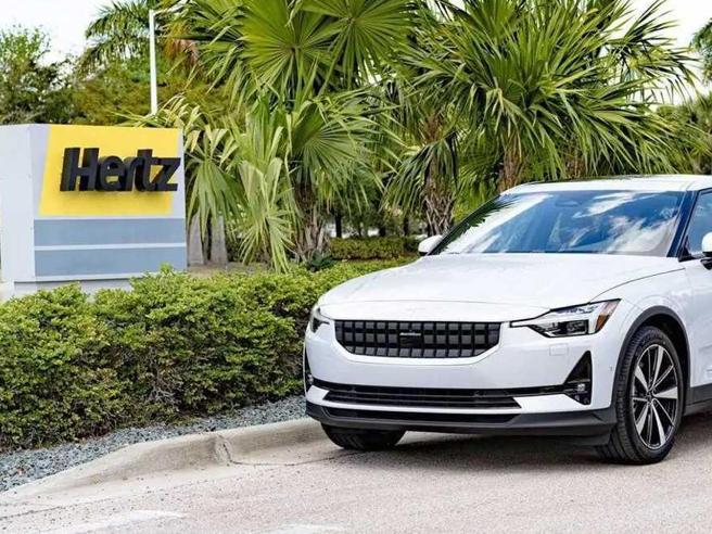 Auto Elettriche: Hertz torna ai veicoli a benzina